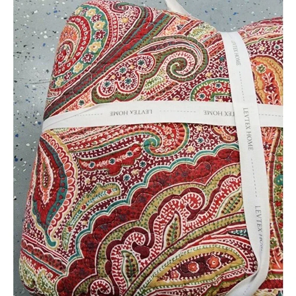 Levtex Home Spruce Paisley Reversible Quilt Set Unisex King Size Red
